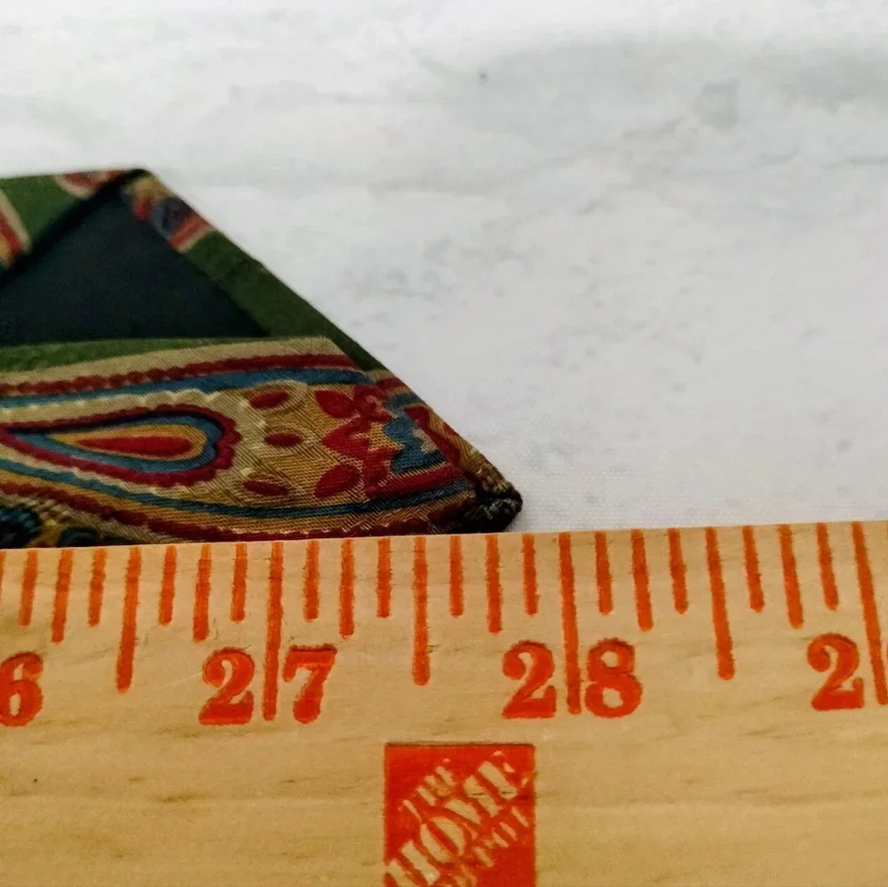 AQUASCUTUM OF LONDON VINTAGE SILK NECKTIE TIE PAISLEY HAND SEWN
